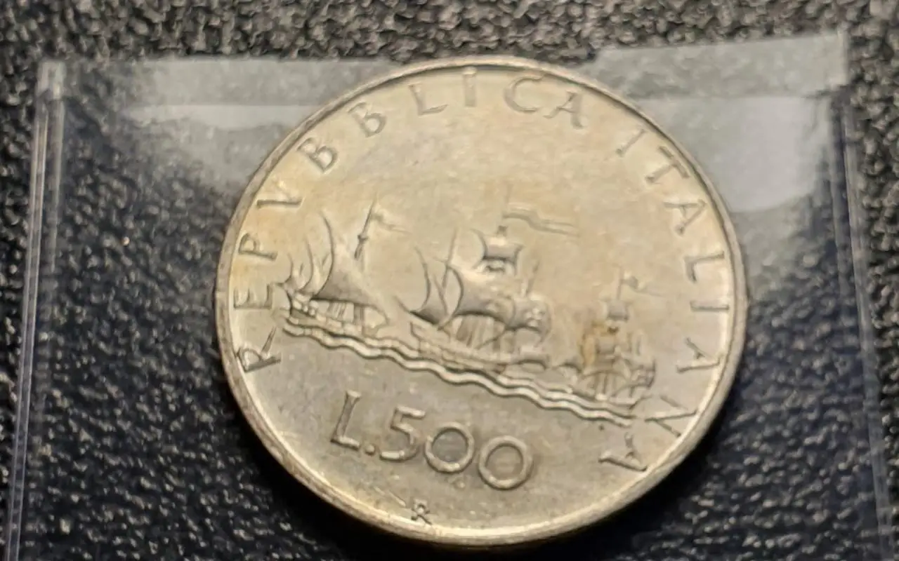 Cosa rende rara una 500 lire Caravelle? Scopri la versione con le vele sbagliate