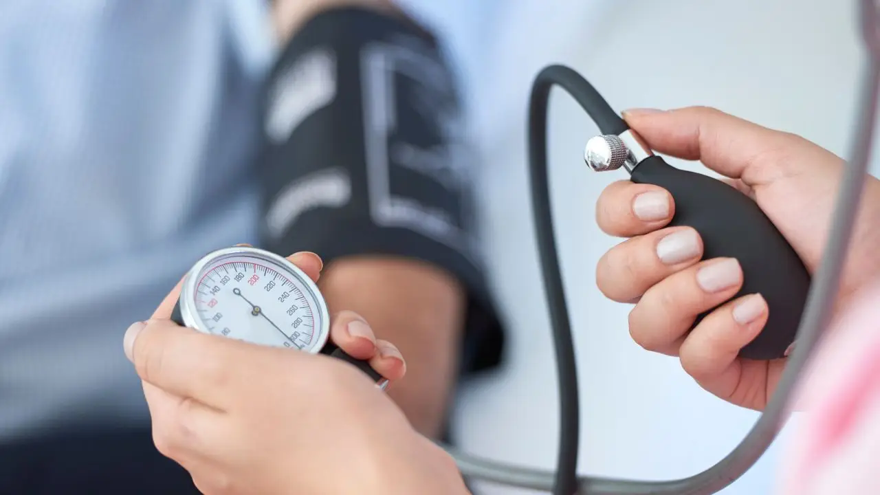 Cosa mangiare per abbassare la pressione alta? La risposta degli esperti