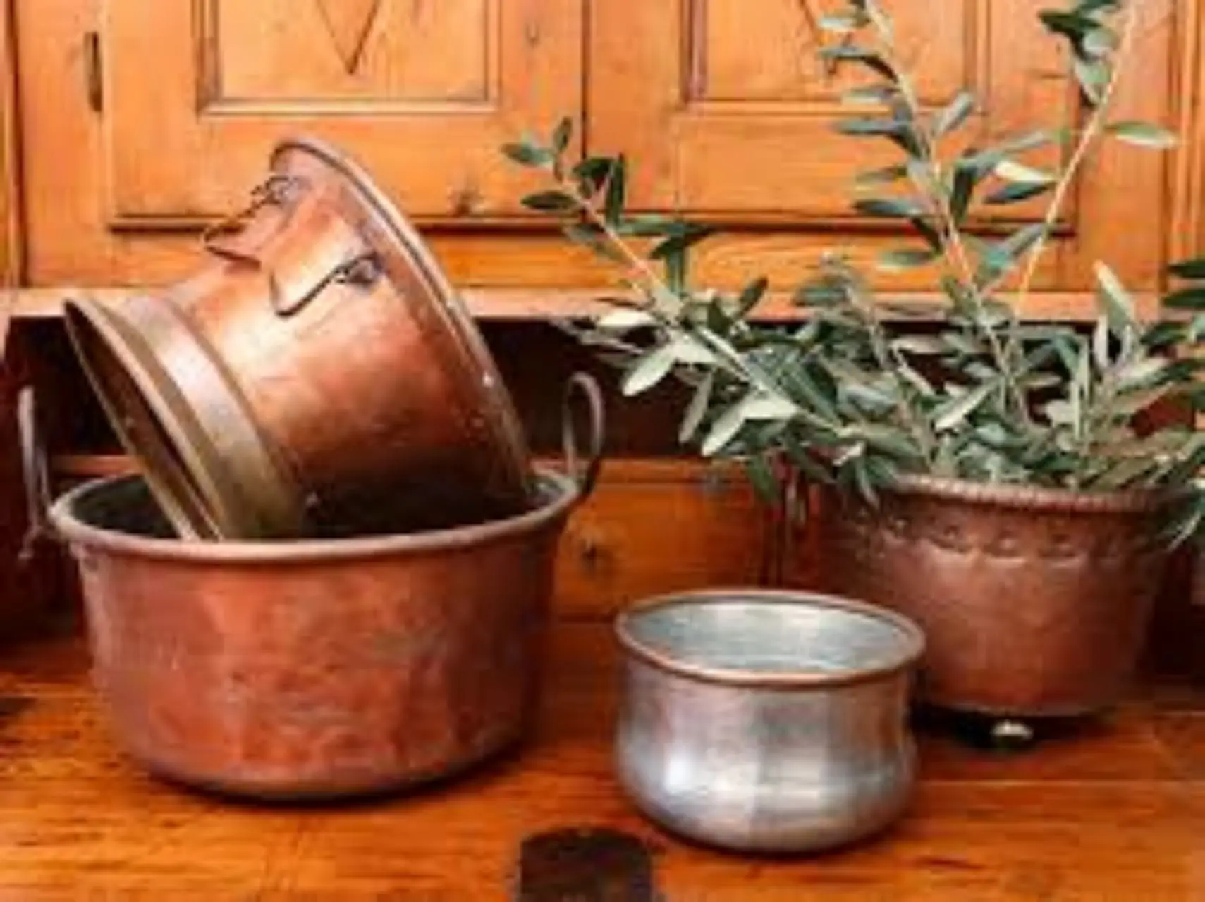 Non usare questo prodotto comune per pulire il rame: ecco il metodo naturale che lo fa brillare